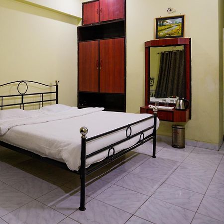 Hotel Girdhar Mahal Indore Eksteriør billede