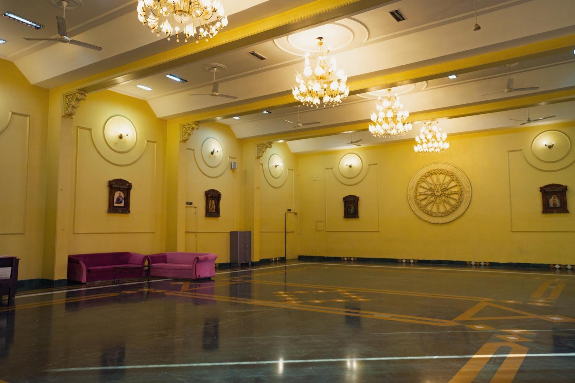 Hotel Girdhar Mahal Indore Eksteriør billede