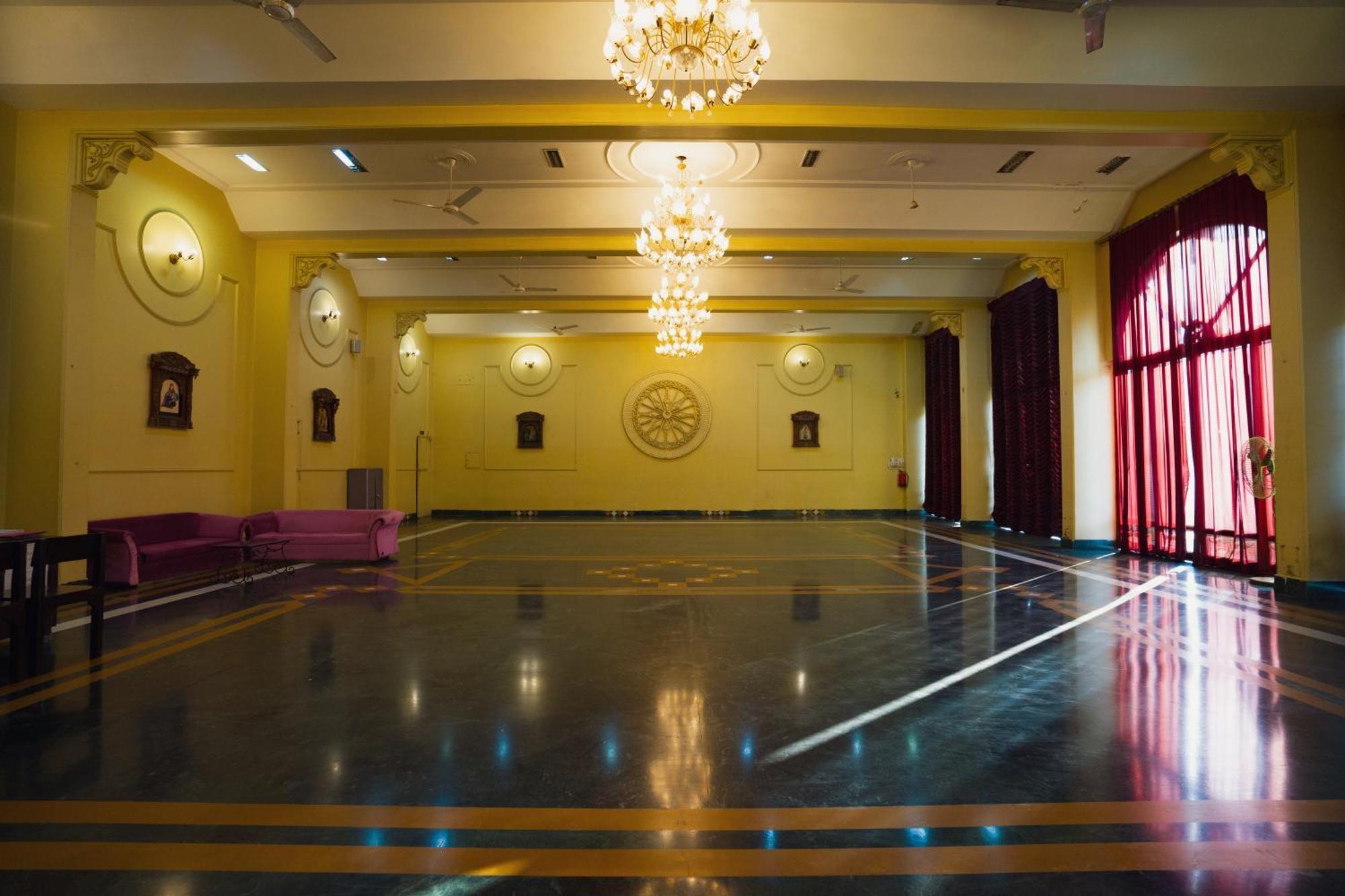 Hotel Girdhar Mahal Indore Eksteriør billede