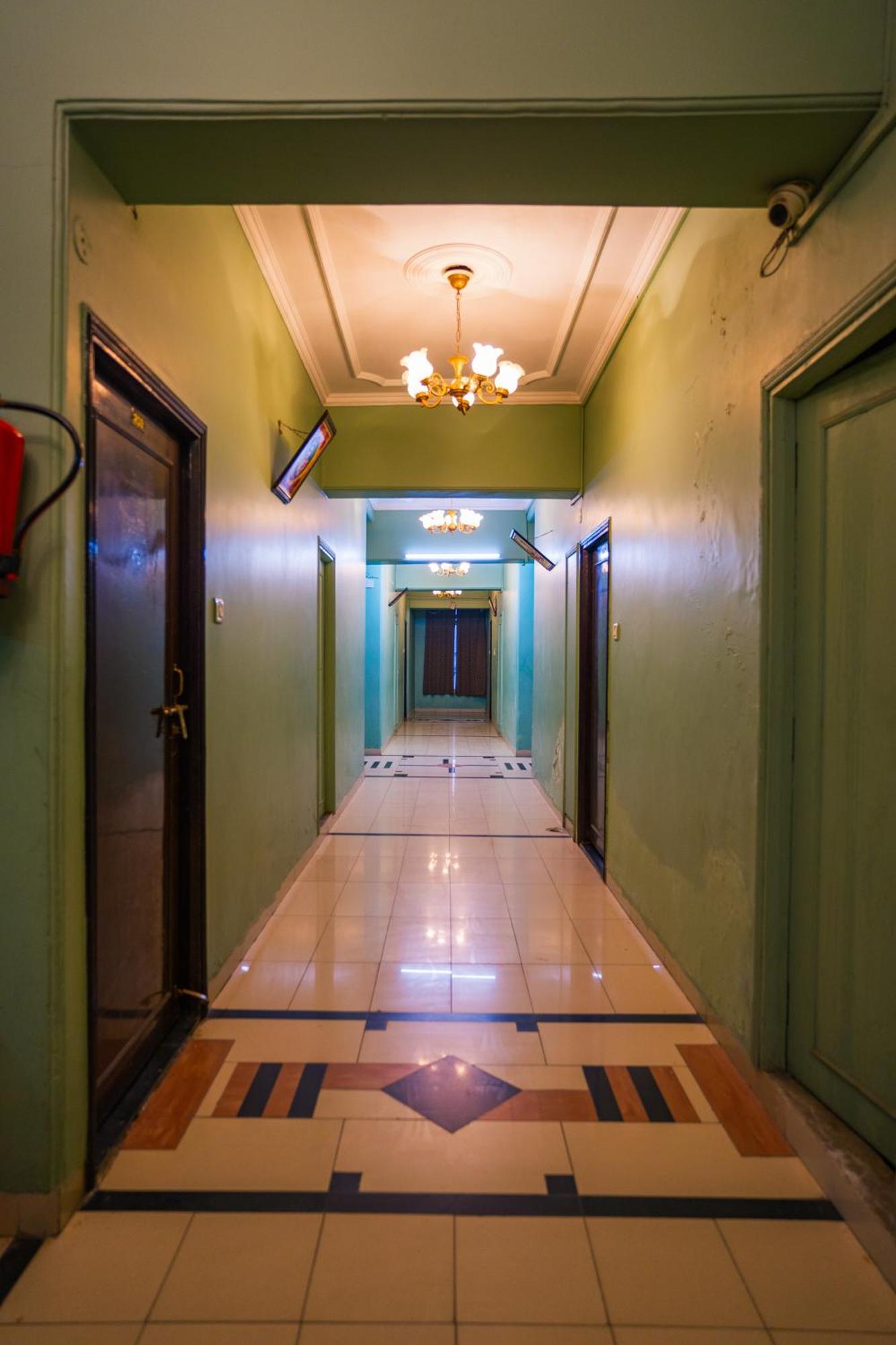 Hotel Girdhar Mahal Indore Eksteriør billede