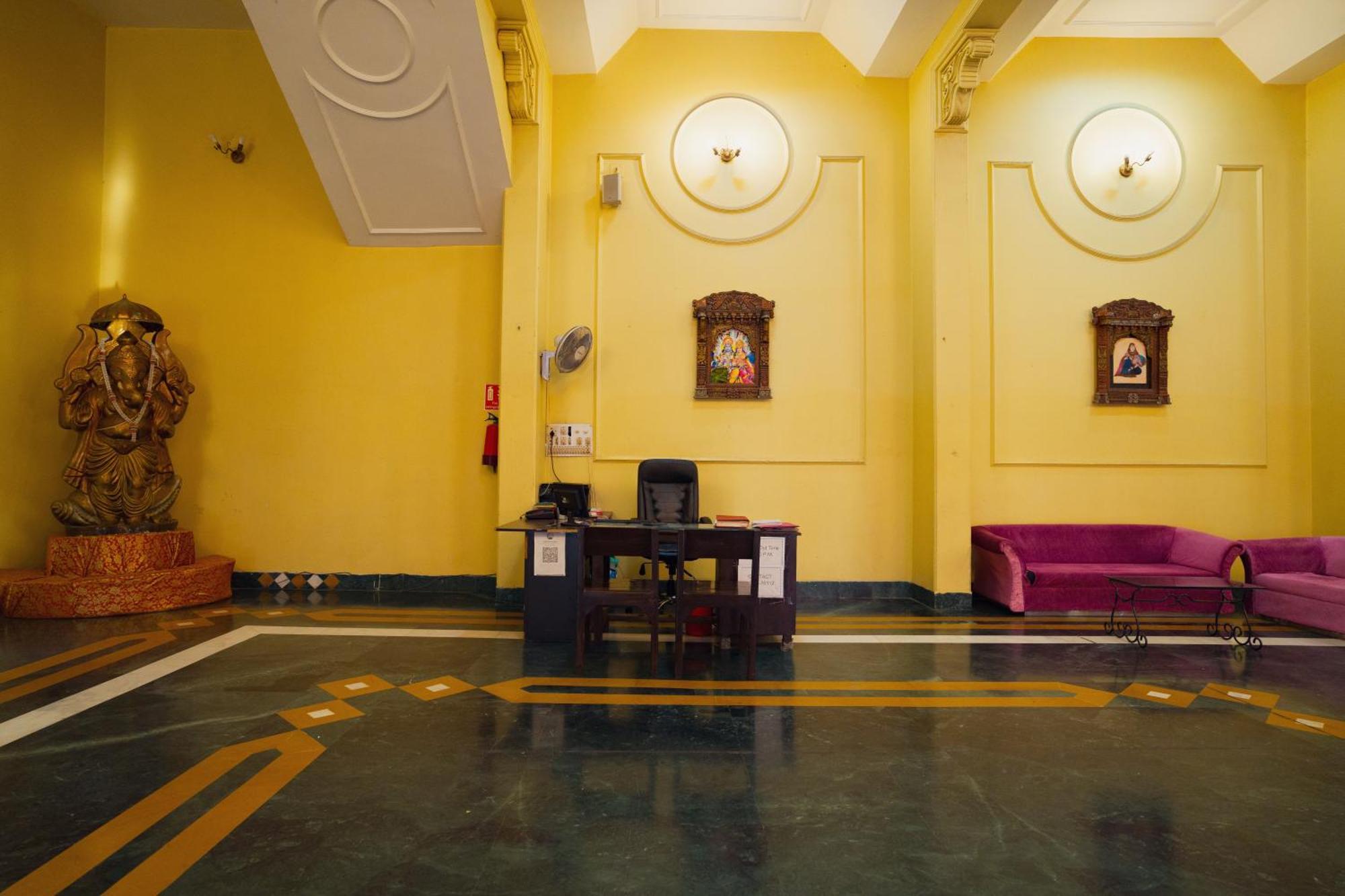 Hotel Girdhar Mahal Indore Eksteriør billede