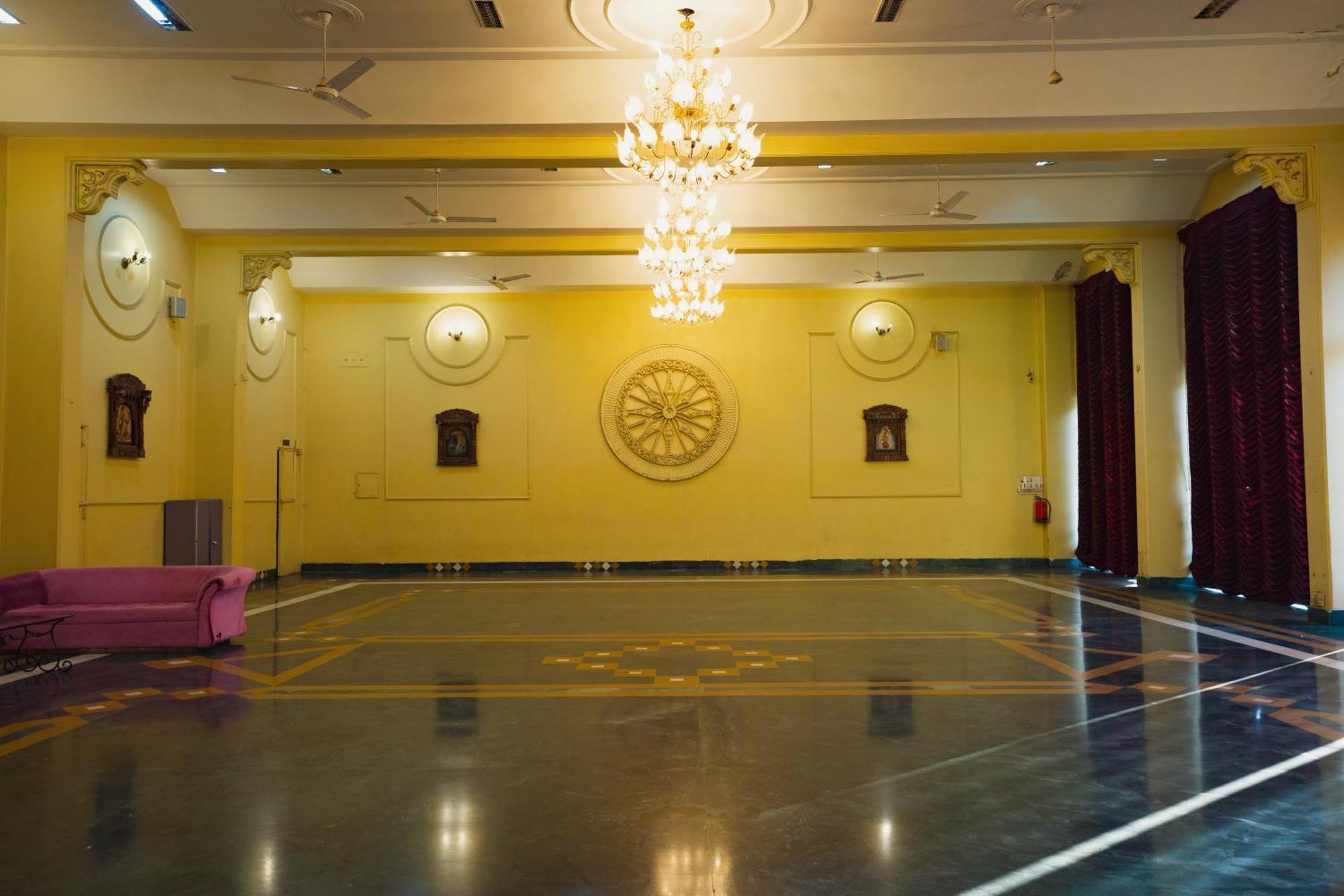 Hotel Girdhar Mahal Indore Eksteriør billede