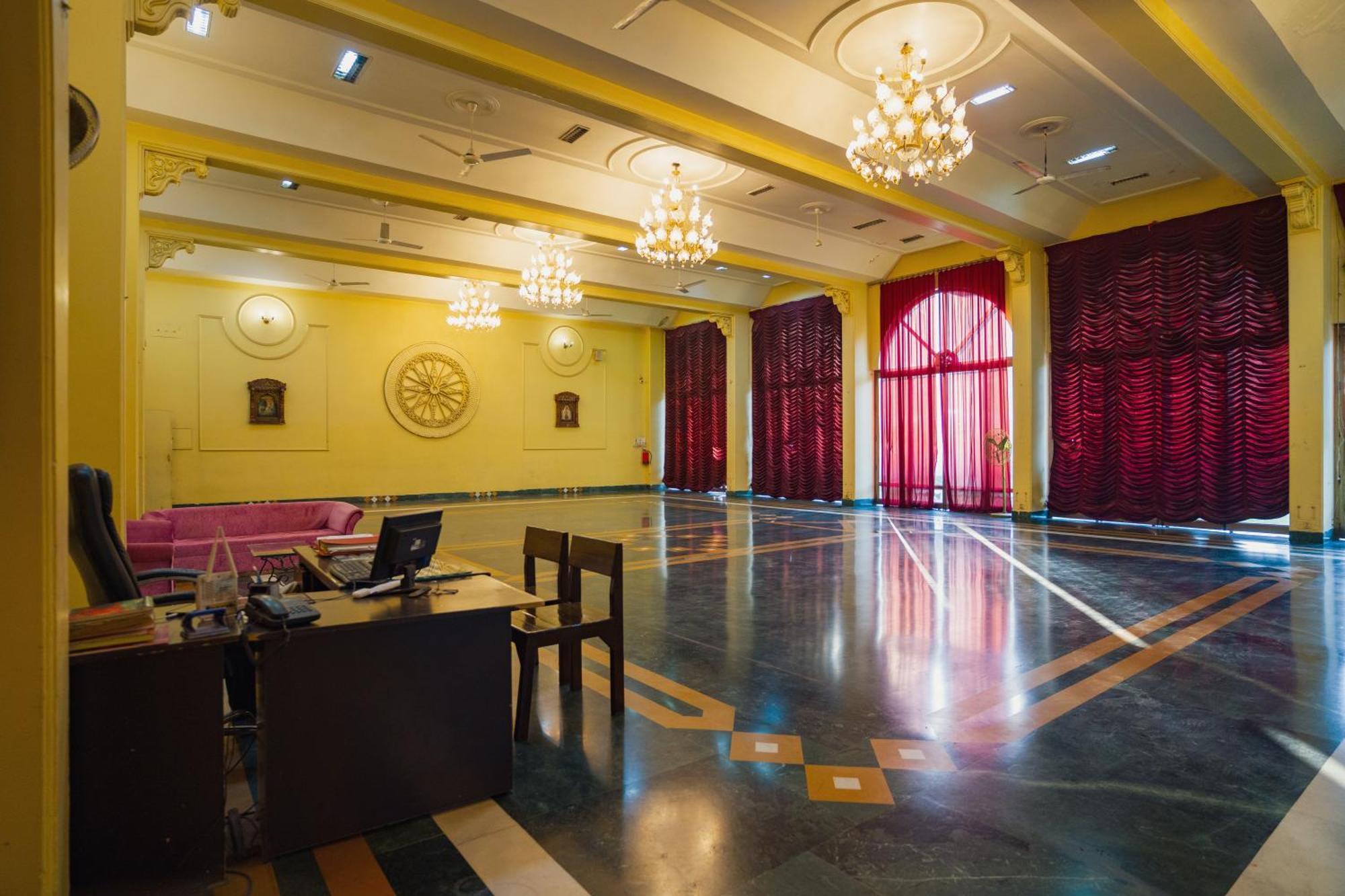 Hotel Girdhar Mahal Indore Eksteriør billede