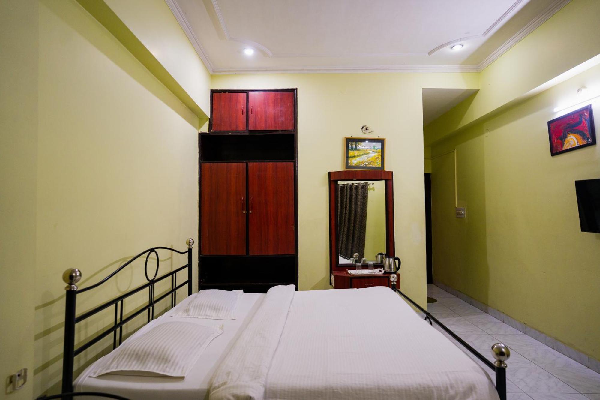 Hotel Girdhar Mahal Indore Eksteriør billede