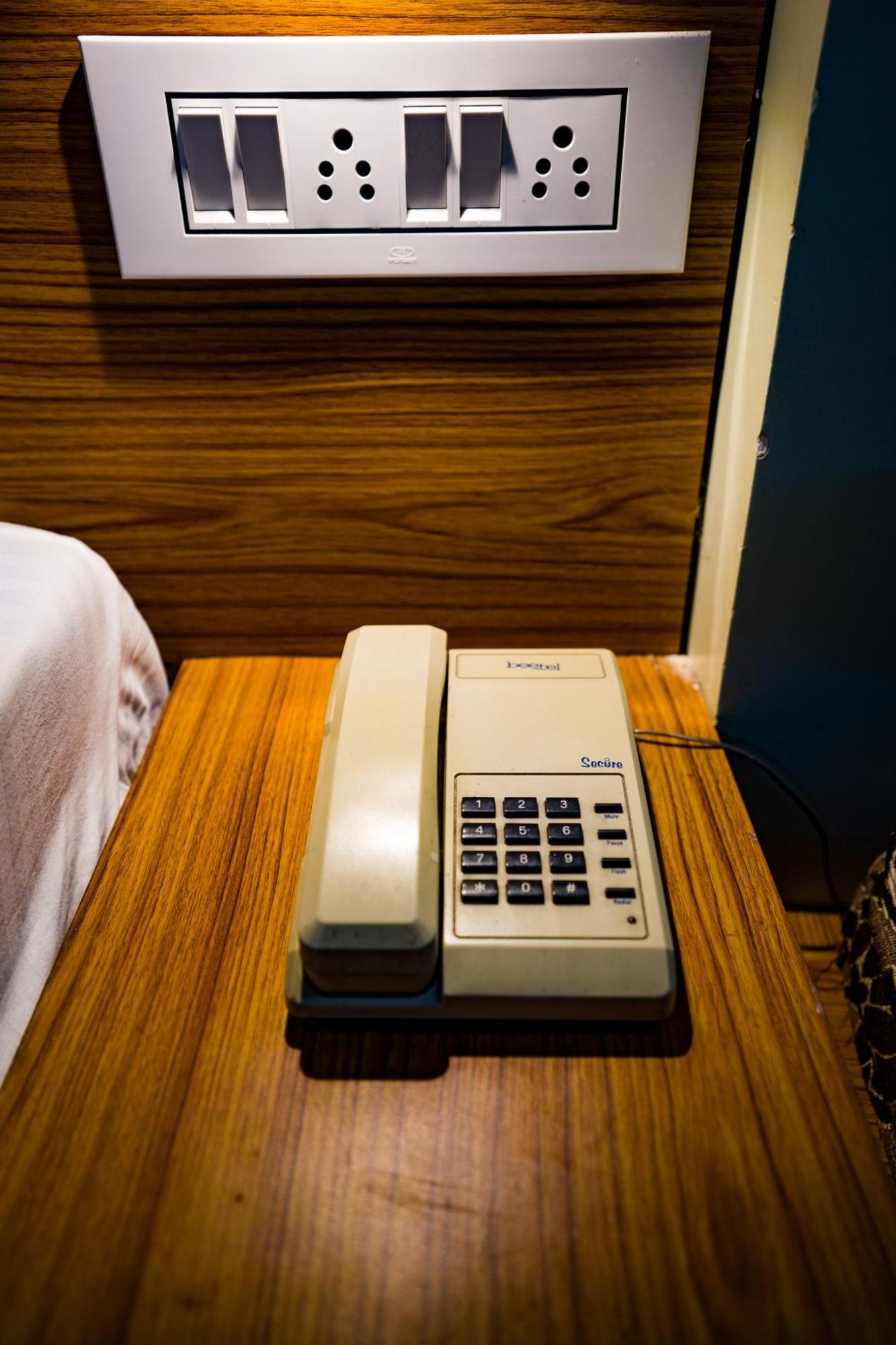 Hotel Girdhar Mahal Indore Eksteriør billede
