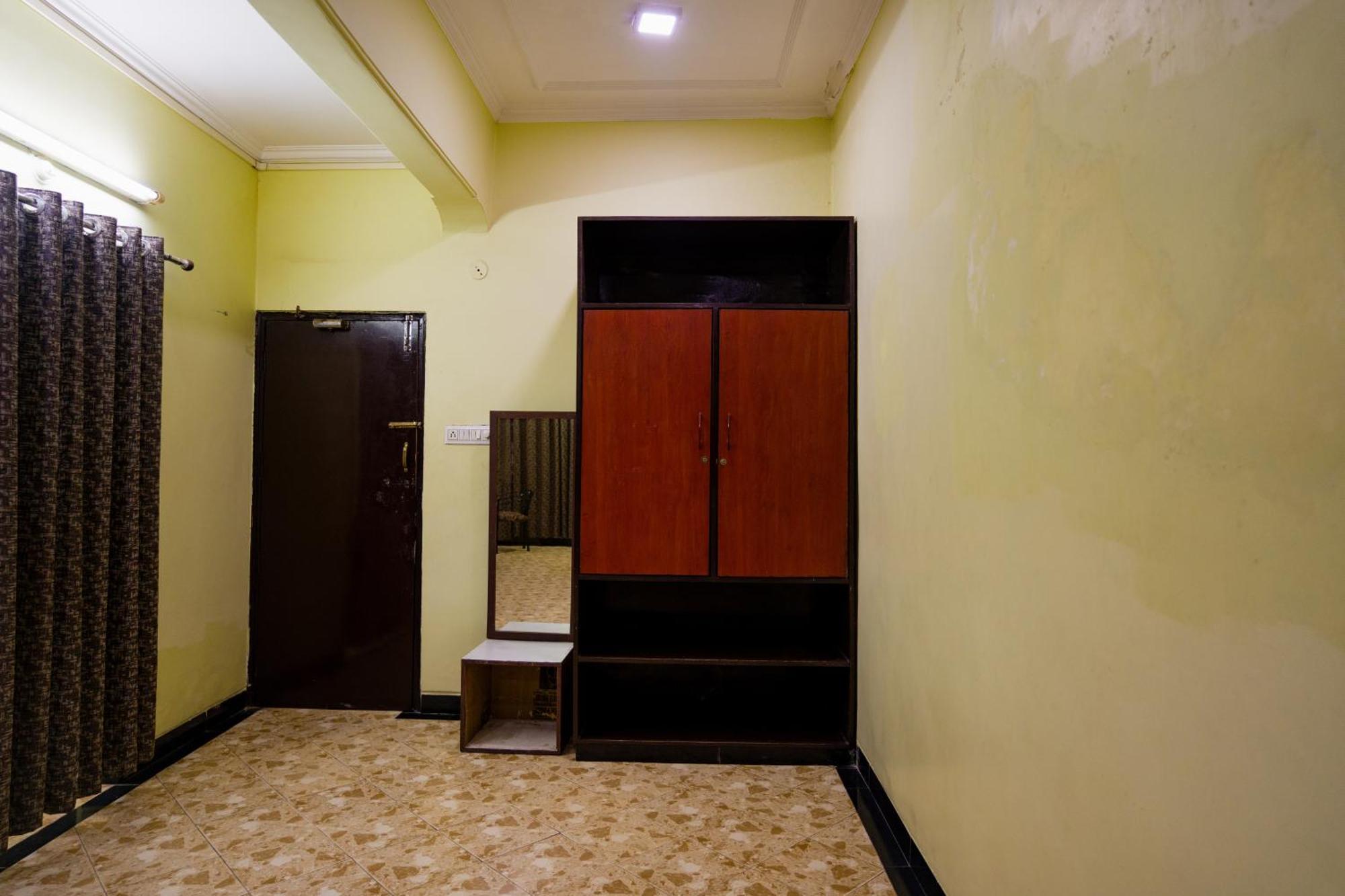 Hotel Girdhar Mahal Indore Eksteriør billede