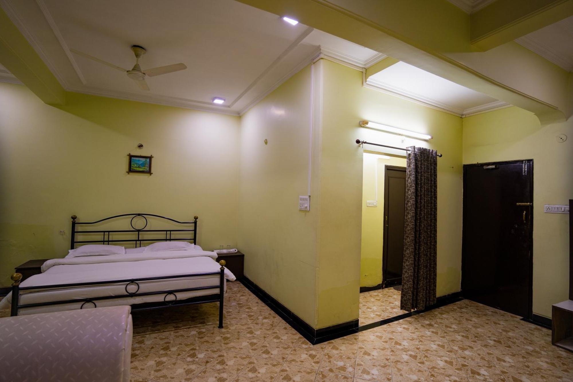 Hotel Girdhar Mahal Indore Eksteriør billede