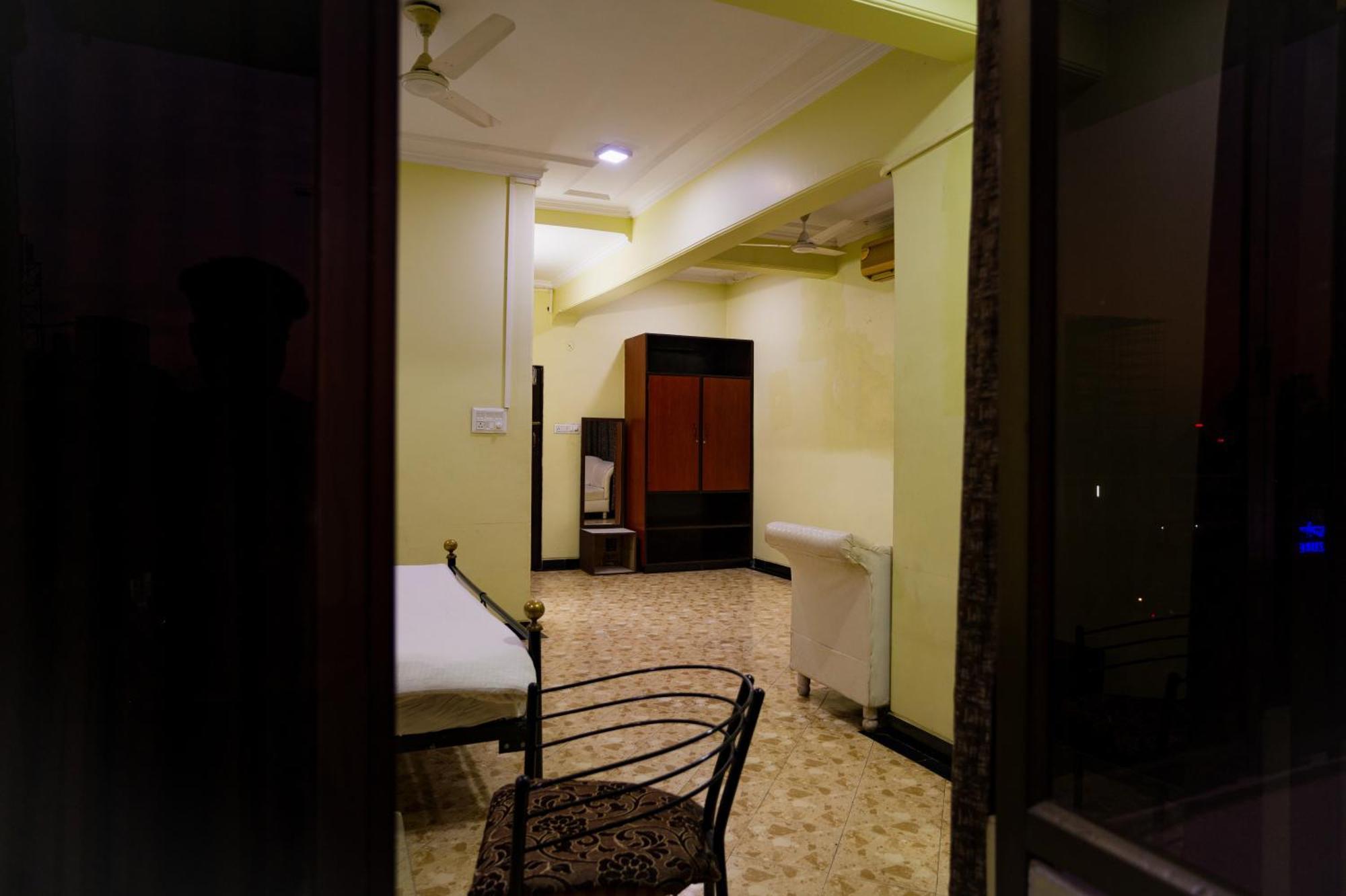 Hotel Girdhar Mahal Indore Eksteriør billede