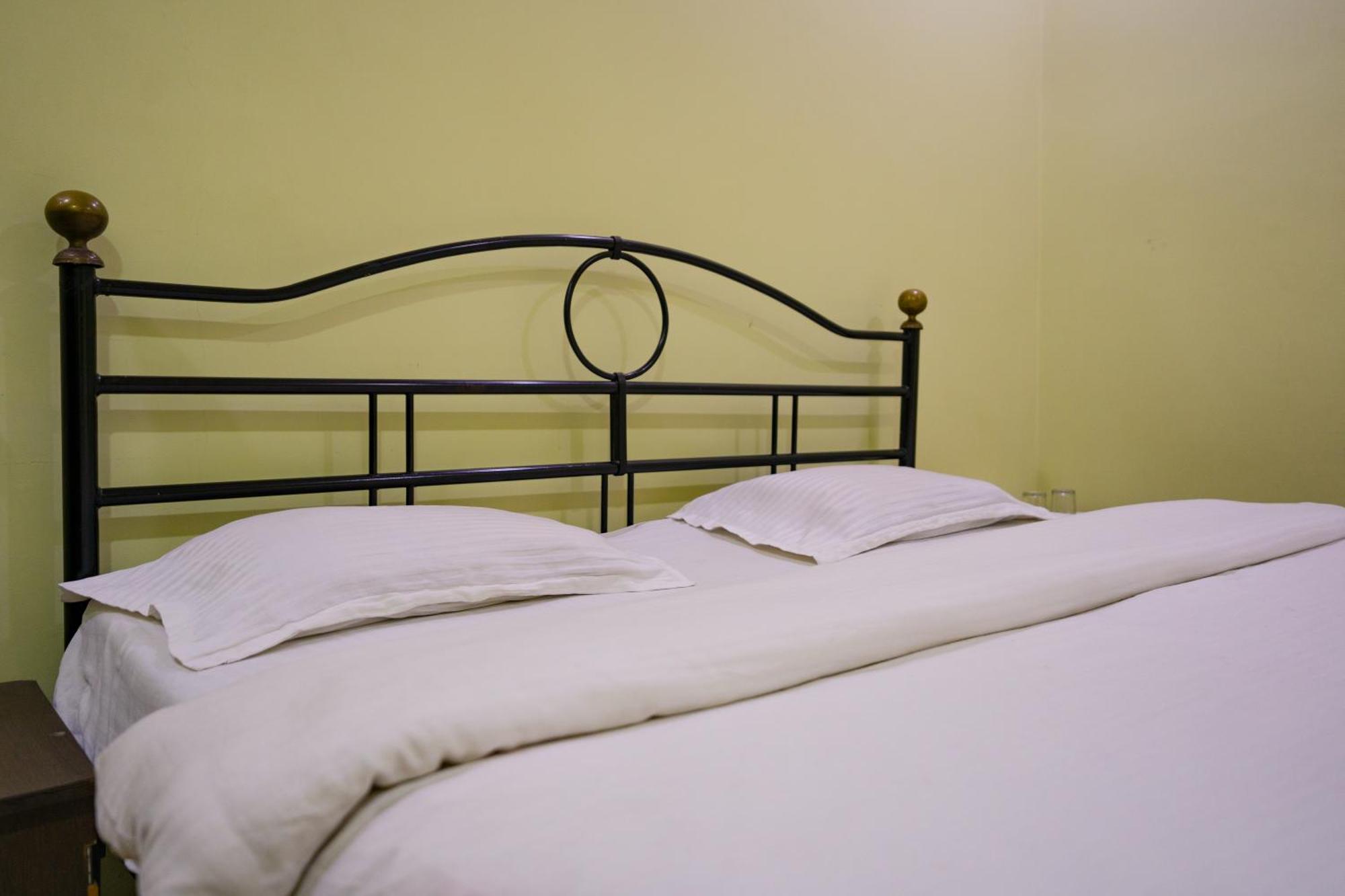 Hotel Girdhar Mahal Indore Eksteriør billede