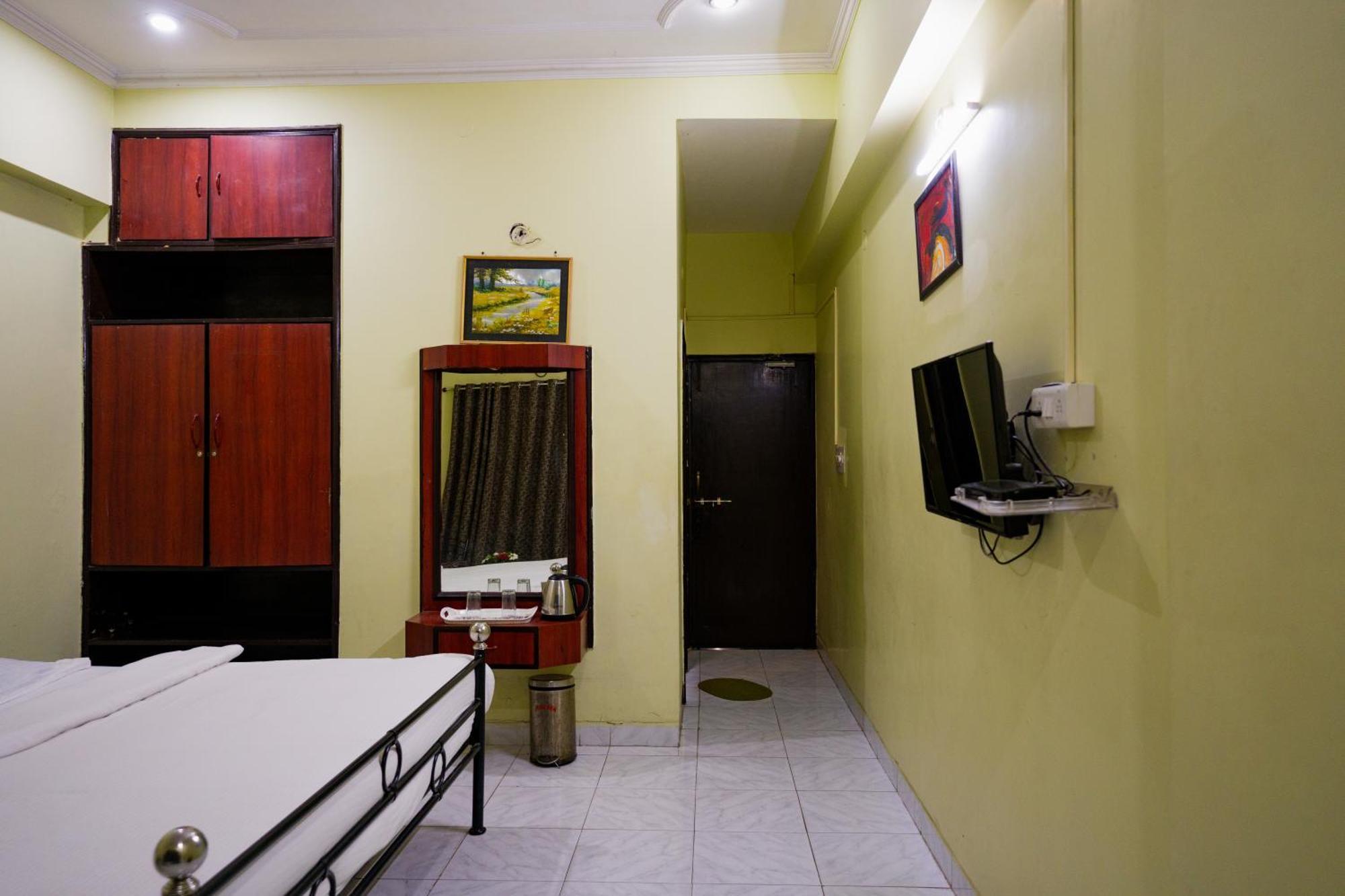 Hotel Girdhar Mahal Indore Eksteriør billede