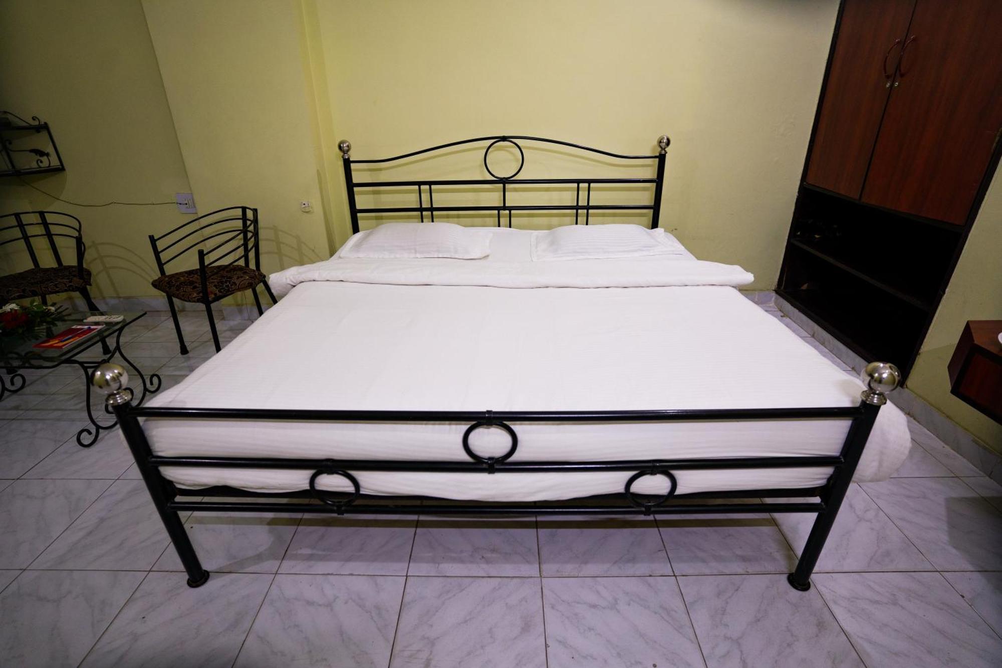 Hotel Girdhar Mahal Indore Eksteriør billede