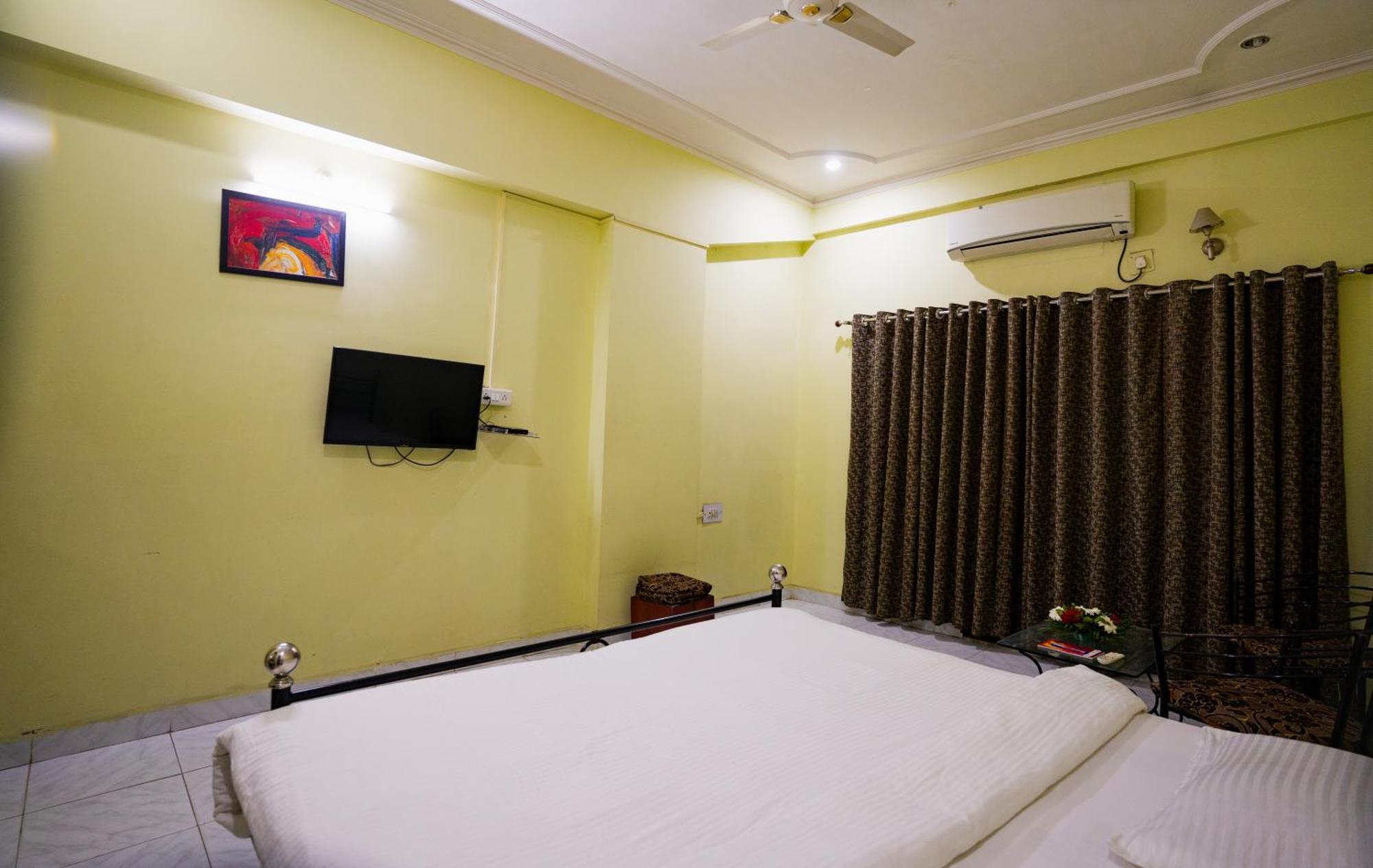 Hotel Girdhar Mahal Indore Eksteriør billede