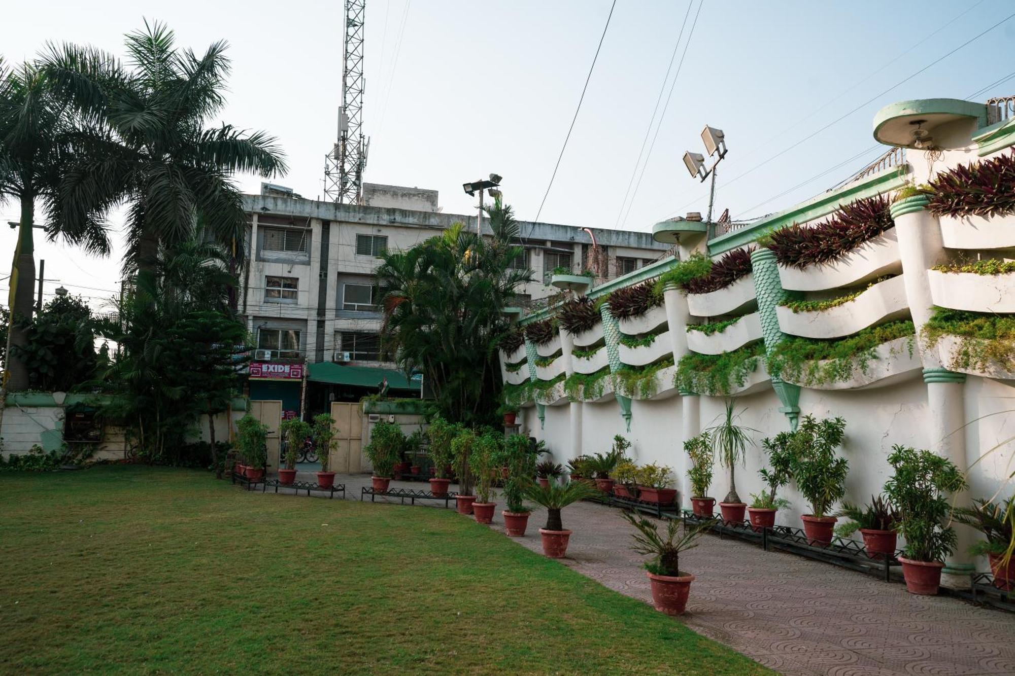 Hotel Girdhar Mahal Indore Eksteriør billede